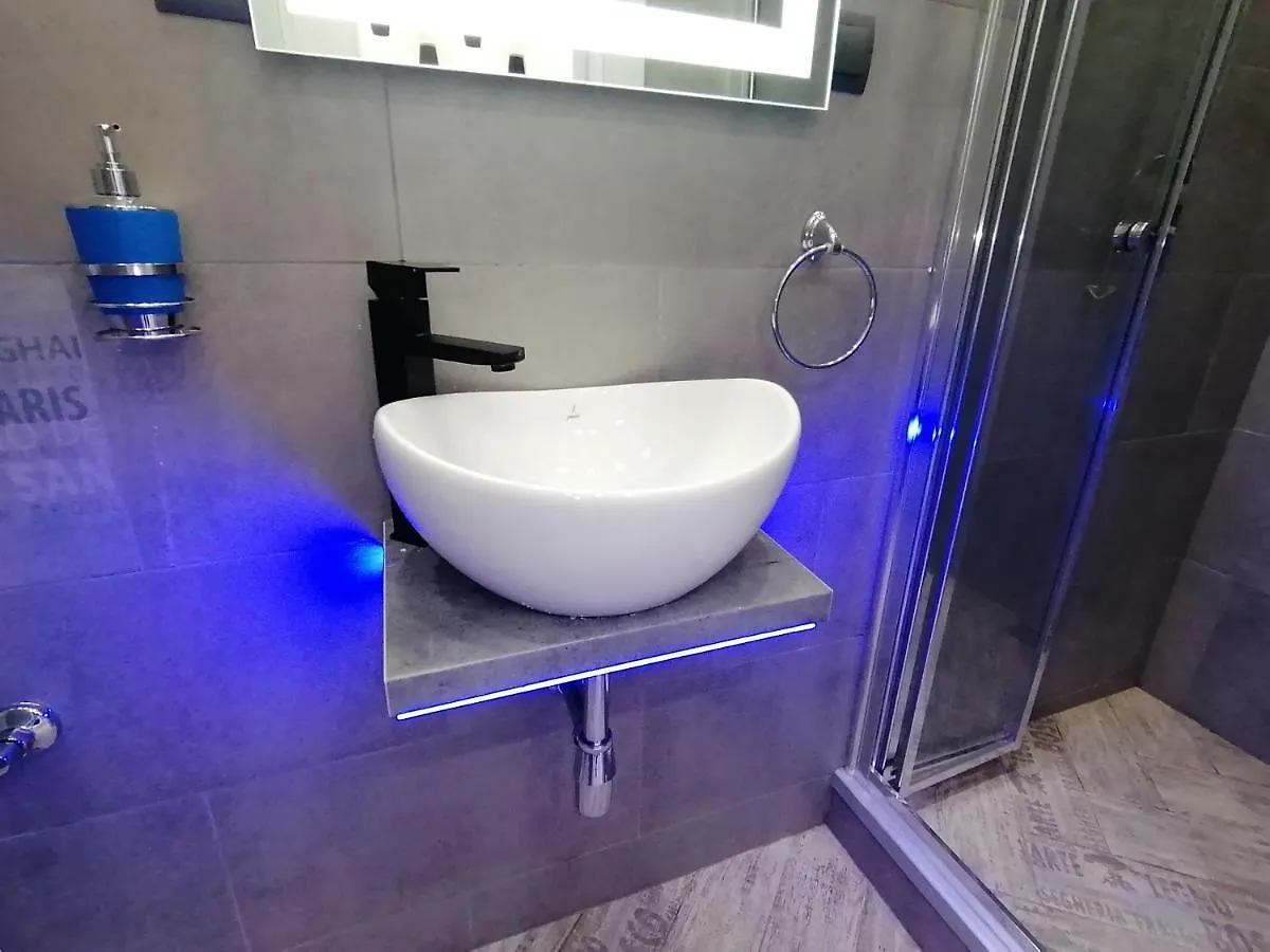 Сам Центр Міста! Оперний 5Хв Apartment Lviv